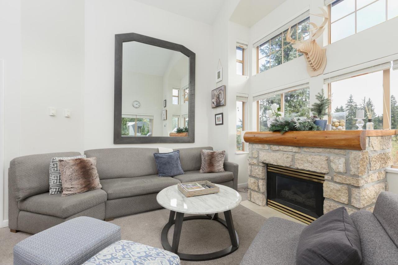 Tyndall Stone Lodge By Cozystay Signature Whistler Buitenkant foto