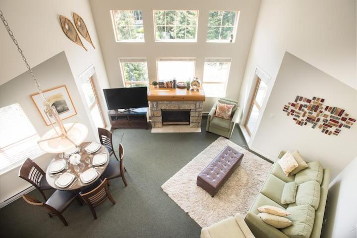 Tyndall Stone Lodge By Cozystay Signature Whistler Buitenkant foto