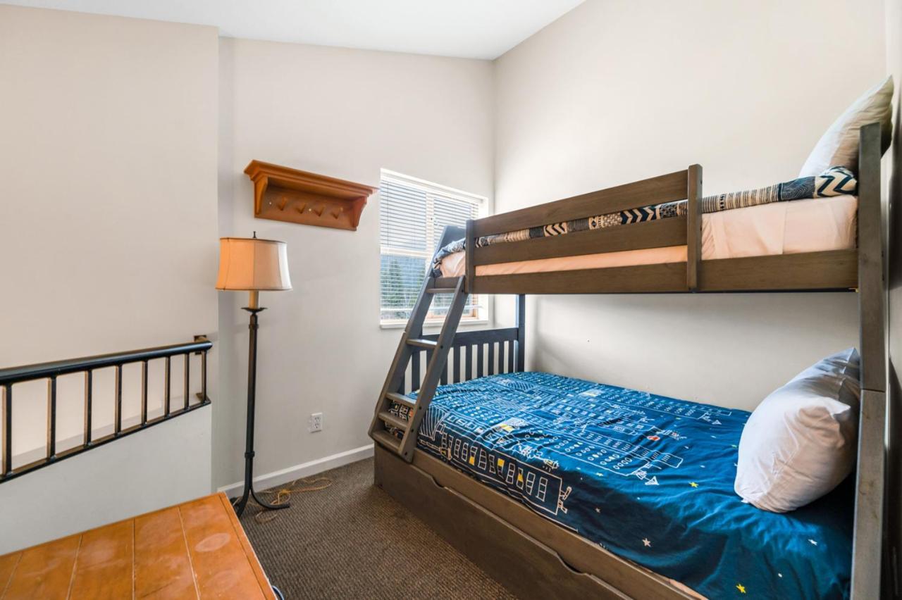 Tyndall Stone Lodge By Cozystay Signature Whistler Buitenkant foto